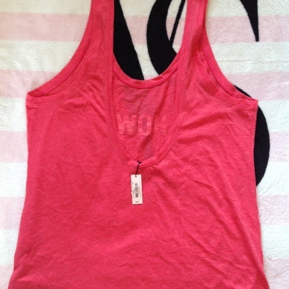 NWT (M) VS Graphic Tank - Picture 2 of 2